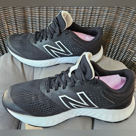 New Balance Shoes - New Balance 520 V7 Running Shoe Women’s Size 9 Black/White
